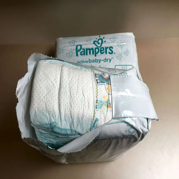 Pampers Baby Dry Diapers Belt System (5 Junior) 11-18kg 38Pcs (Saudi)